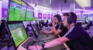 面对疯狂玩家：保持冷静是唯一的制胜法宝。（直面疯狂玩家，唯有冷静方能制胜）